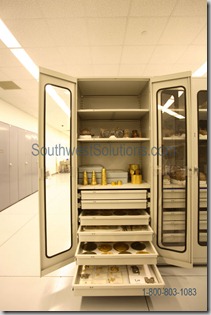 博物馆 - 达拉斯 - 艺术柜 - 橱柜 - 抽屉 - 存储系统 - 无固定模块 - 移动 - 紧凑型玻璃门 - 透视